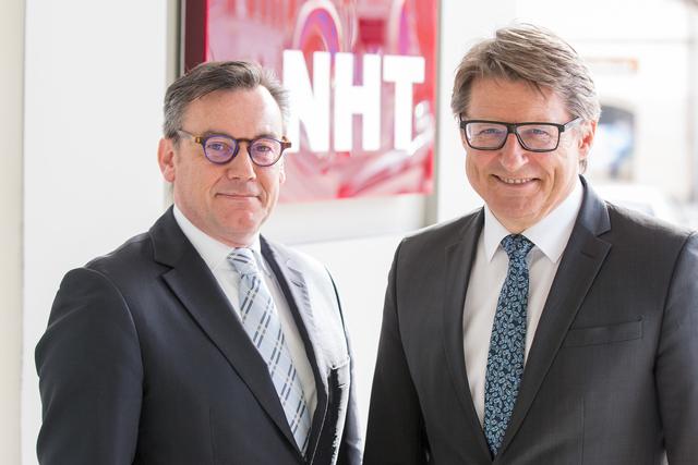 Die NHT-Geschäftsführer Hannes Gschwentner (re.) und Markus Pollo kündigen ein millionenschweres Baukonjunkturprogramm für die nächsten Monate an.