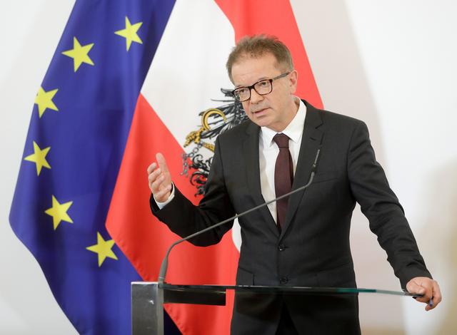 Gesundheitsminister Rudi Anschober (Die Grünen) präsentiert den Plan der Regierung zur weiteren Corona-Eindämmung. | Foto: ORF