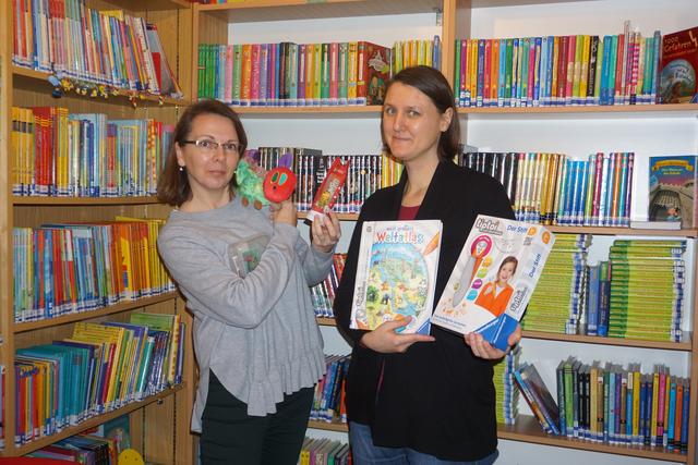 In puncto Lesen sind die Kunden der Stadtbücherei Fürstenfeld wie die kleine Raupe Nimmersatt: es kann nie genug Lesestoff sein. Leider hat die Bücherei derzeit geschlossen, doch die Online-Ausleihe für E-Medien steht weiterhin zur Verfügung.