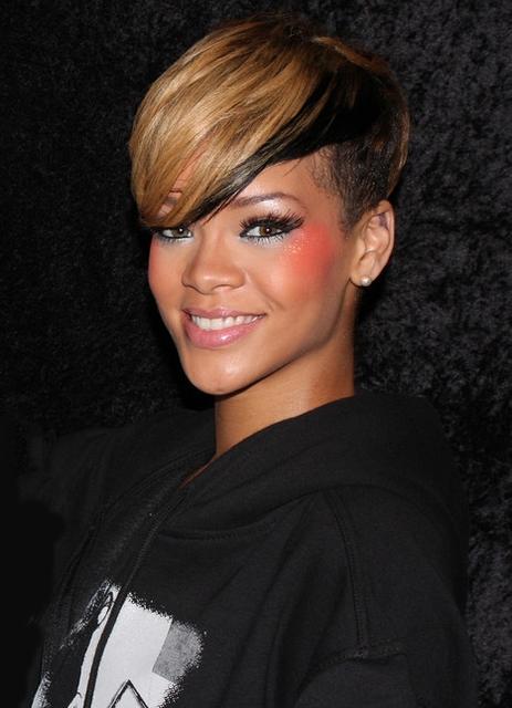 Rihanna hat ihrem Unmut in einem Livestream Luft gemacht. Denn langsam nerven sie die zahlreichen Nachfragen ihrer Fans gewaltig. | Foto: oouinouin from Nanterre, France / CC BY (https://creativecommons.org/licenses/by/2.0)