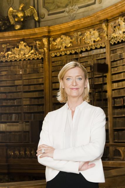 Johanna Maria Rachinger, Nationalbibliotheks-Generaldirektorin seit 2001 und gebürtig aus dem Bezirk Rohrbach: "Die 'neue Normalität' nach der Krise könnte aber auch Raum geben für ein sanftes Umdenken, von dem wir im Grunde alle wissen, dass es dringend notwendig ist." | Foto: Sabine Hauswirth/Österreichische Nationalbibliothek