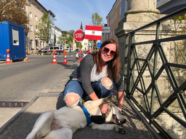 Redaktionshund Nala durfte über die Grenze nach Salzburg.