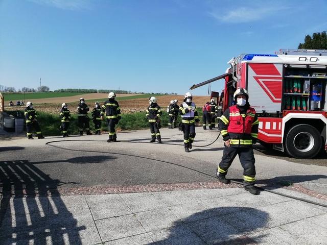 Das Feuer brach im Keller eines Wohnhauses aus. | Foto: FF Mettmach