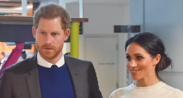 Prinz Harry und Meghan Markle sitzen in ihrer Wahlheimat fest. Ein Wiedersehen mit den britischen Royals wird es so schnell nicht geben. | Foto: Northern Ireland Office / CC BY (https://creativecommons.org/licenses/by/2.0)
