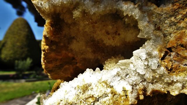 Der Höhlenein- und -ausgang ...