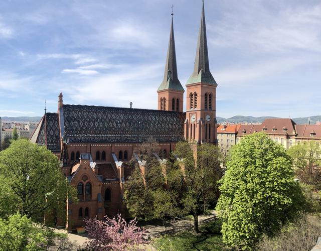 bz-Leserreporterin Kathrin Kienel-Mayer genießt den Ausblick auf den Brigittaplatz mit der Brigittakirche.