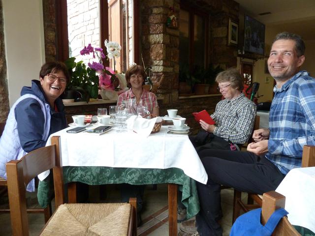 Heute saßen wir beim Abendessen mit einer netten Pilgerrunde, mit Ida, Erika, Christian und Walter, alle aus verschiedenen deutschen Ländern zusammen und tauschten unsere Erlebnisse aus.