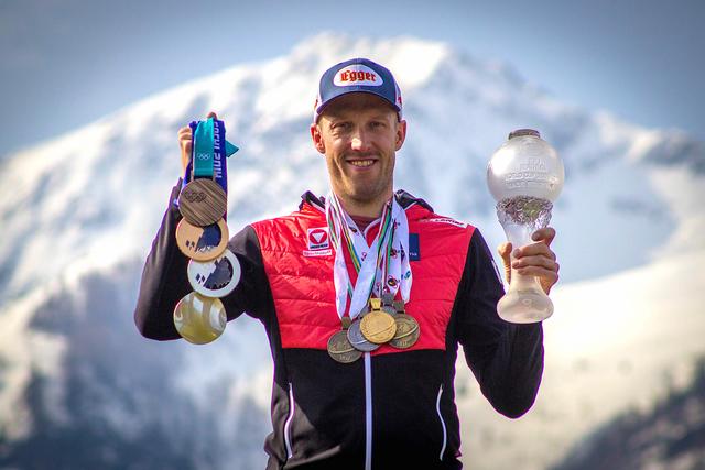 Dominik Landertinger mit seiner Trophäensammlung. | Foto: smpr.at