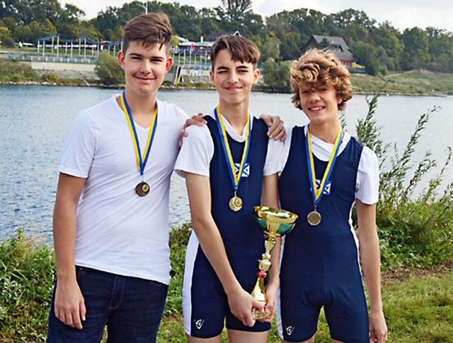  Julian, Tobias, Alexander sind begeisterte Ruder.  | Foto: Ruderverein Tulln