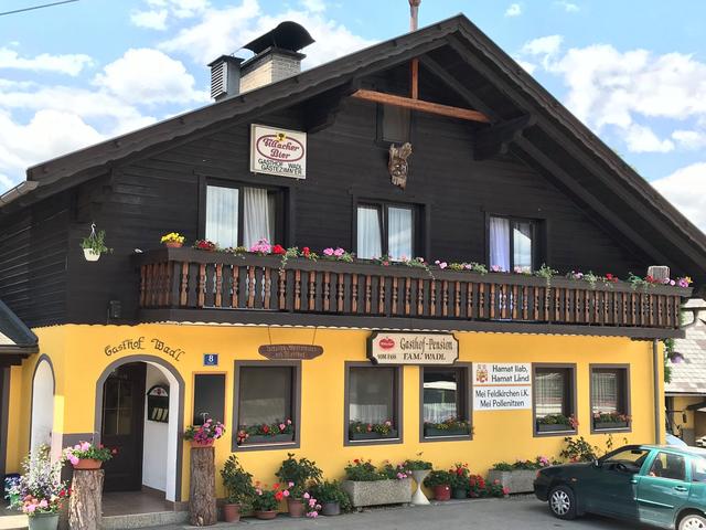 Bei Gasthof Wadl kann man ab sofort die leckeren Backhendl vorbestellen und abholen.