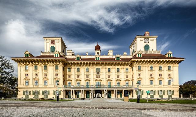 Dunkle Wolken über der Stadt: auch der Tourismus-Magnet Schloss Esterhazy zieht derzeit keine Gäste an. | Foto: Andreas Hafenscher