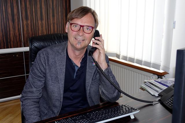 Bürgermeister Erwin Eggenreich hält am Dienstag wieder eine Telefonsprechstunde ab. | Foto: Stadtgemeinde Weiz