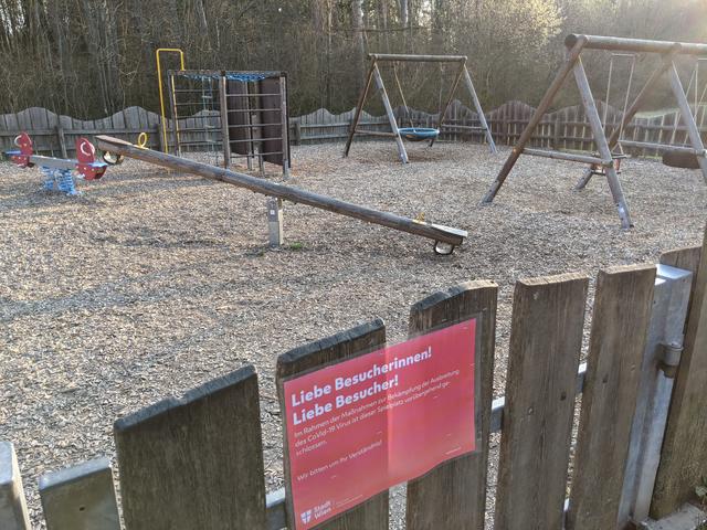 Miteinander spielen ist auch ohne Spielplätze möglich | Foto: corona-koller.blogspot.com