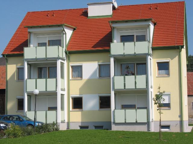Derzeit steht hier eine 3-Zimmer-Wohnung sofort beziehbar zur Verfügung.