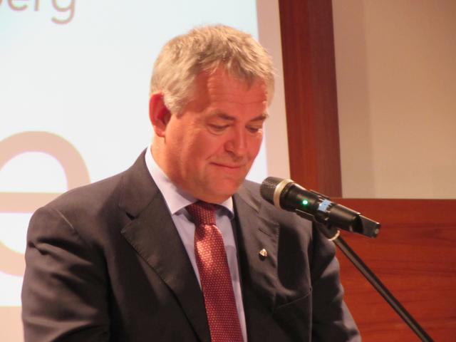 Bgm. Helmut Mall: "Nun gehören wir wieder zu Tirol und auch die Grenze zu Vorarlberg ist wieder offen." | Foto: Johanna Tamerl