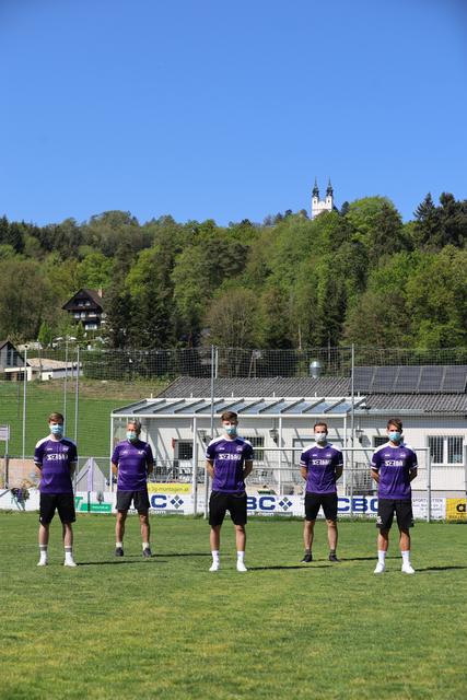 Eine dystopische Vorstellung: Blüht uns künftig Fußball mit – hier inszeniert – Sicherheitsabstand und Masken?