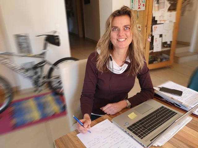 Regina Brassé ist Psychologin im Diakoniewerk Tirol und hat sich mit ihrem neuen Arbeitsalltag arrangiert. | Foto: Diakoniewerk