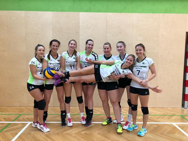 v.li.n.re: Natalia Tosic, Diana Hofer, Melanie Hagleitner, Magdalena Schnöll, Viktoria Pflugbeil, Yvonne Kaswurm, Iris Ferbus u. vorne Theresa Schmalzl