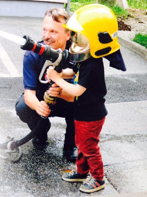 Die Berufsfeuerwehr zeugt Einblicke in den Alltag der Berufshelden und darüber hinaus.