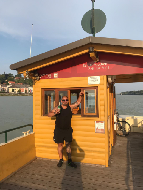 Fährmann Karl Winkler ist einsatzbereit. | Foto: TV Enns