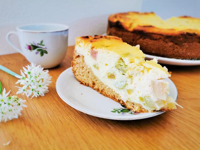 Topfen-Rhabarbertorte