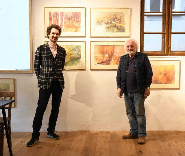 Galerist Joseph Hofmarcher und Maler Josef Reisinger bei der Vernissage | Foto: Christoph Hudl