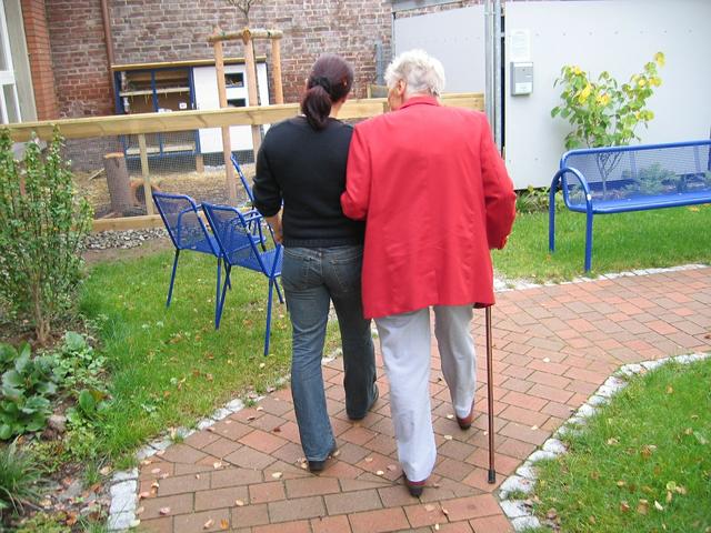 Ab 4. Mai sind Besuche in Seniorenwohnhäuser wieder möglich – jedoch unter strengen Auflagen.