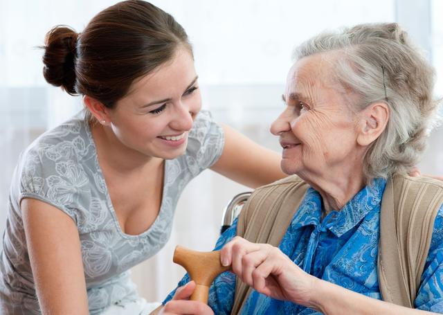 Für die Besuche gelten strikte Richtlinien: Die Distanzregel von einem Meter ist unbedingt einzuhalten, Berührungen sind nur mit Schutzbekleidung und Schutzhandschuhen möglich.  | Foto: Alexander Raths/Fotolia