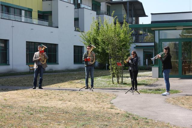 Das Quartett spielte für die Heimbewohner.