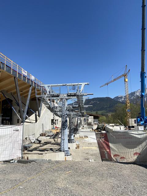 Mittlerweile läuft der Gondelbahn-Bau wieder auf Hochtouren. | Foto: SkiWelt Wilder Kaiser-Brixental
