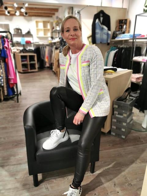 Sabine Gredler ist eine echte Powerfrau, als zweifach Mama und Geschäftsfrau bewältigt sie jeden Tag den Spagat zwischen Familie und Arbeit.  | Foto: Gredler