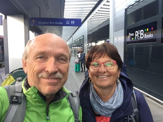 Nach 28 Tagen wieder zu Hause in Graz gelandet-unser Sohn hat uns vom Bahnhof abgeholt