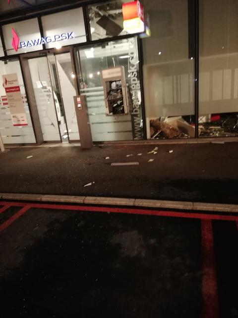 Ein Foto von der Bawag-Filiale im WEZ knapp nach der Bankomatensprengung