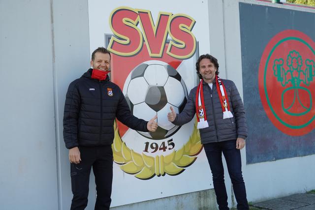 Auch mit Sicherheitsabstand arbeiten sie gut zusammen: Toni Feldinger von SVS und Armin Hessenberger von mtms Solutions. | Foto: Gertraud Kleemayr