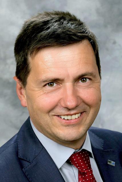 HTL-Direktor Martin Pfeffel: "Gerade in Zeiten wie diesen benötigt die Wirtschaft Menschen, die zusätzlich zu den fachspezifischen Qualifikationen über die Kernkompetenz 'Unternehmerisches Denken und Entrepreneurship' verfügen."