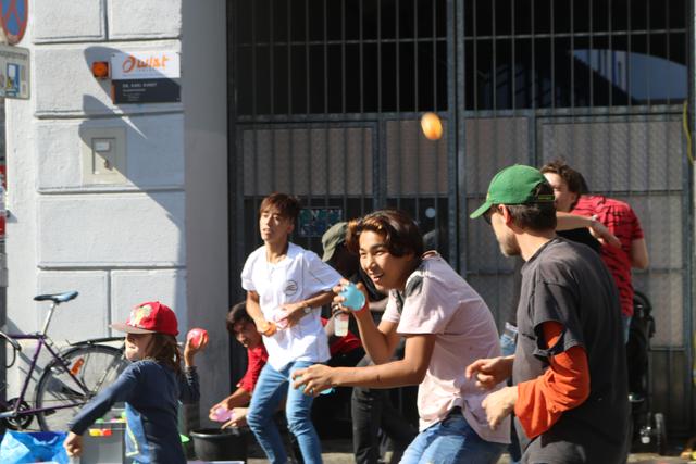Vor der Krise: Sraßenfest vor dem z6
