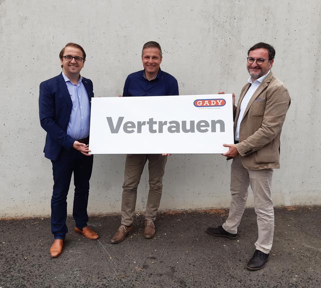 Freuen sich: Markenleiter BMW u. MINI Ranko Antunovic, Markenleiter Gady Landmaschinen Fritz Kobald, Markenleiter Alexander Dengg (v.l.) 
 | Foto: Gady Family
