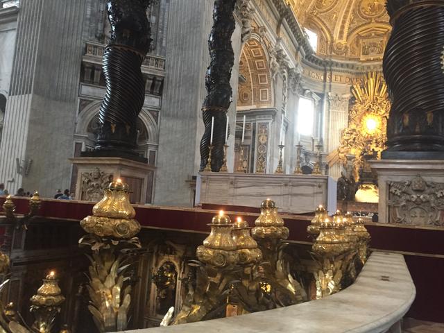 Andächtig im Petersdom ...