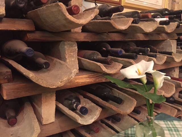 Rotwein zum Aufwärmen nach der ständigen Kälte und Nässe!