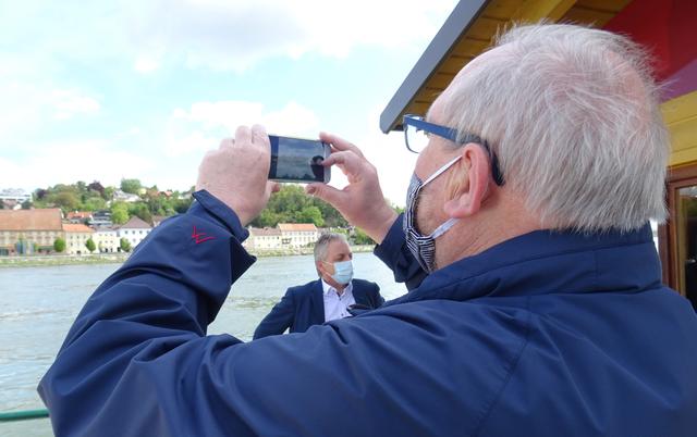 Andreas Ortner fotografiert sein Haus am Heindlkai | Foto: Mauthausen Tourismus