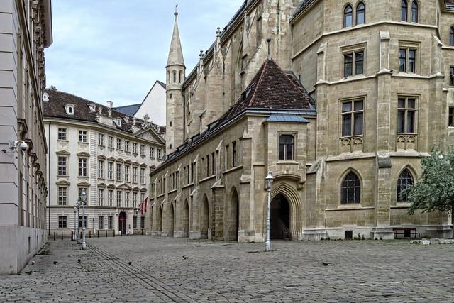 Arkadenpassage bei der Minoritenkirche