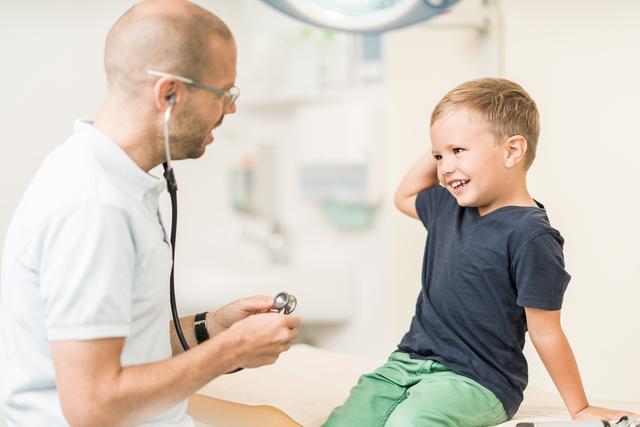 In der kinderpneumologischen Spezialambulanz am Klinikum Wels‐Grieskirchen werden auch junge Asthmapatienten betreut: Je früher die Lungenerkrankung diagnostiziert wird, umso besser kann sie unter Kontrolle gehalten werden. | Foto: Klinikum Wels‐Grieskirchen, Robert Maybach
