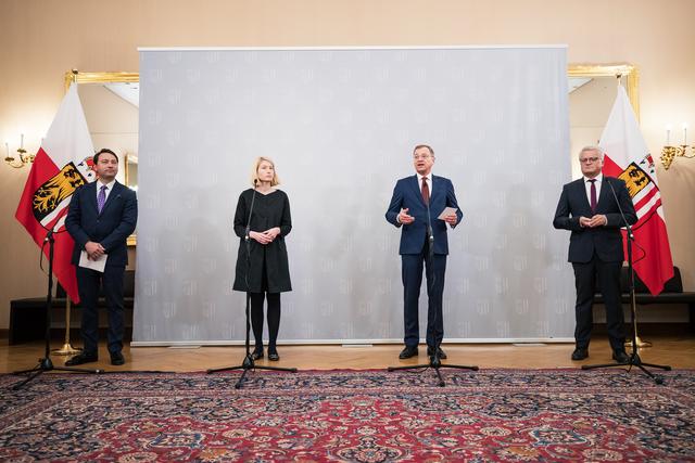 Landeshauptmann-Stellvertreter Manfred Haimbuchner, Landeshauptmann-Stellvertreterin Christine Haberlander, Landeshauptmann Thomas Stelzer und Bürgermeister Klaus Luger. | Foto: Land OÖ/Mayrhofer
