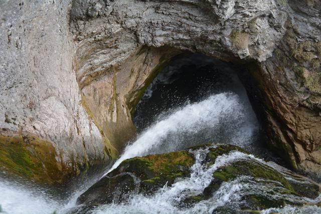 Das Ochsenloch wurde durch die Kraft des Wassers geformt. | Foto: Roland Mayr