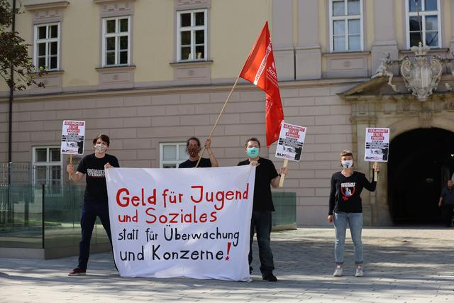 Den 1. Mai nutzten diese Demonstranten, um ihren Wünschen nach einer sozialeren und faireren Welt Ausdruck zu verleihen.