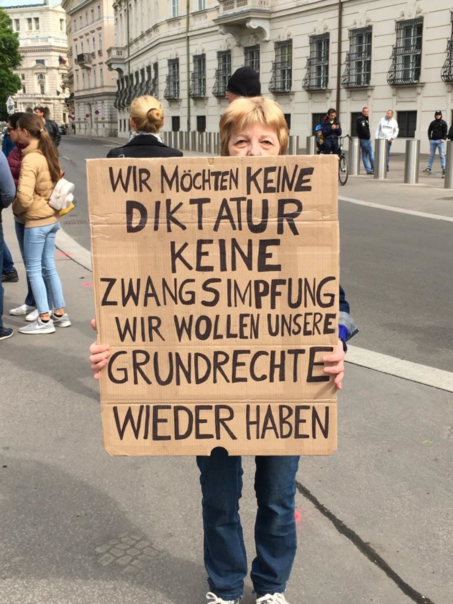 Corona Demo In Wien 600 Personen Bei Corona Demo Vom 1 Mai Wien