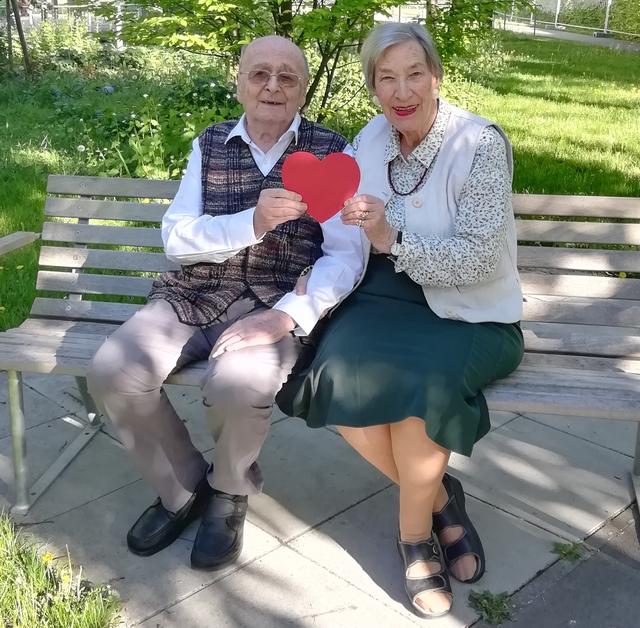 Bedanken sich für die Betreuung: Gertrud und Ralph Wieser wohnen im Haus Augarten. | Foto: KWP