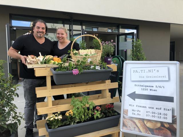 Patrick und Nicole Rofaeil haben sich mit ihrer Greißlerei Pa.Ti.Ni's einen Lebenstraum eröffnet.  | Foto: Sellner