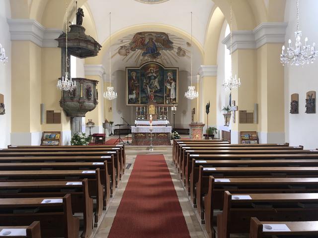 Gottesdienste mit Pater Aloisius finden auch wieder in der Pfarrkirche Steinbach am Ziehberg statt. | Foto: Staudinger