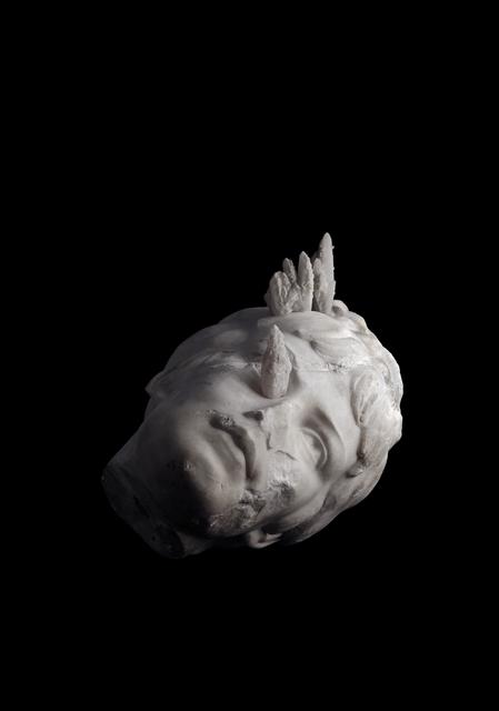 Michelis Arbeit “Tears of the Past” aus der Serie Museum’s Rhapsody (Objective Correlatives) von 2019 verbindet Museumsobjekte aus dem Palais Mamming in Meran / Südtirol miteinander und erzeugt eine große neue Erzählung.